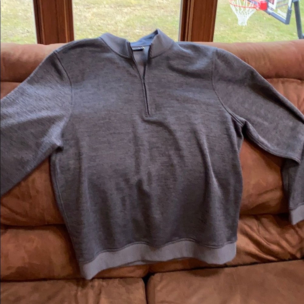Men’s Under Armour pullover.
